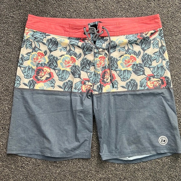 Swim shorts - Picture 1 of 6